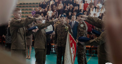 Ślubowanie Klas Mundurowych w Zespół Szkół Technicznych i Ogólnokształcących w Iłowie-Osadzie