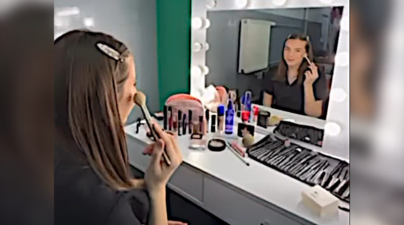 Delikatnie? Kolorowo? A może full błysk?