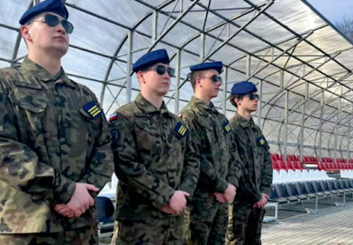 Zostaw ławkę. Weź misję. Zostaw ławkę. Weź misję.